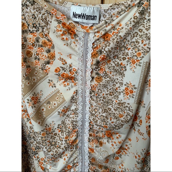 New Woman Vintage Floral Top - Picture 3 of 6